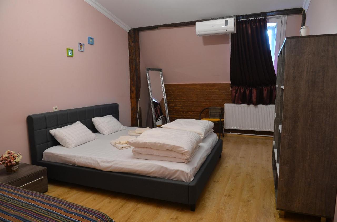 Natia'S Apartment On Dadiani St. Tbilissi Extérieur photo